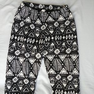 Black & White Tribal Pattern Lined Leggings